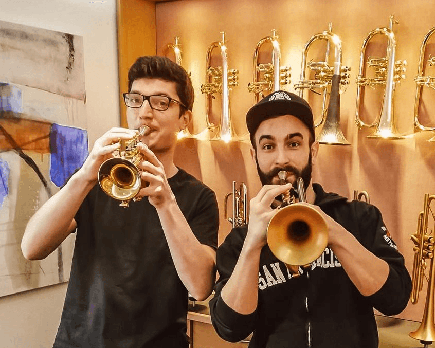 Roman Pizio und Damian Tschopp mit Trompeten bei Musik Spiri